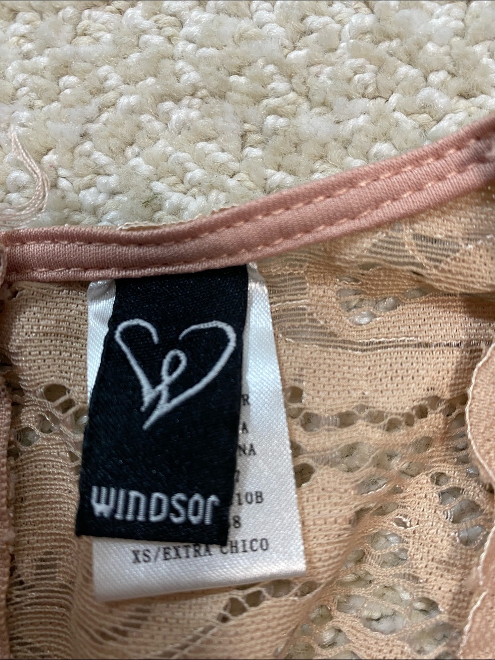 Windsor Long Sleeve Lace Bodycon Dress in Blush Size XS 90% Nylon - Picture 9 of 16